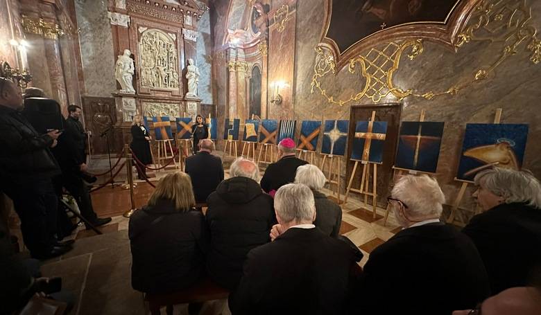 V nitrianskej katedrále otvorili výstavu Krížová cesta nádeje