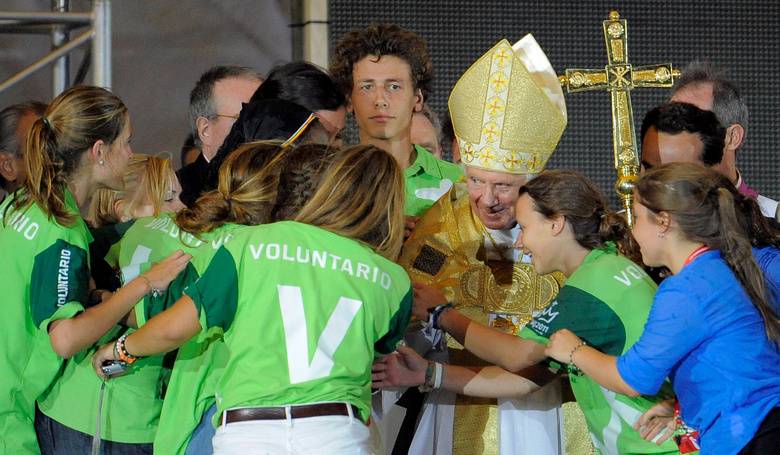 Benedikt XVI. mal mladých rád