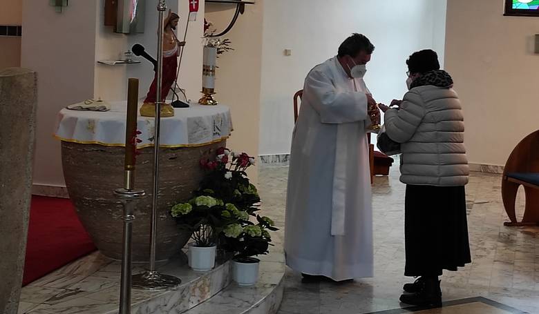 Veriaci sa opäť spojili s kňazmi Veriaci sa opäť spojili s kňazmi