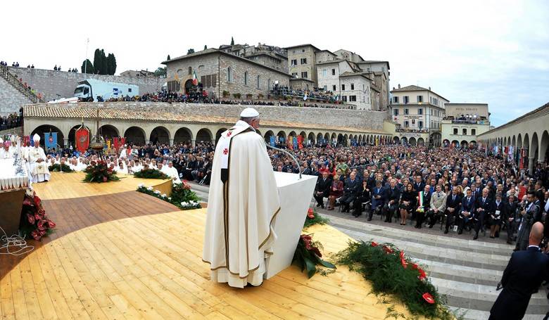 Pápež František navštívi Assisi