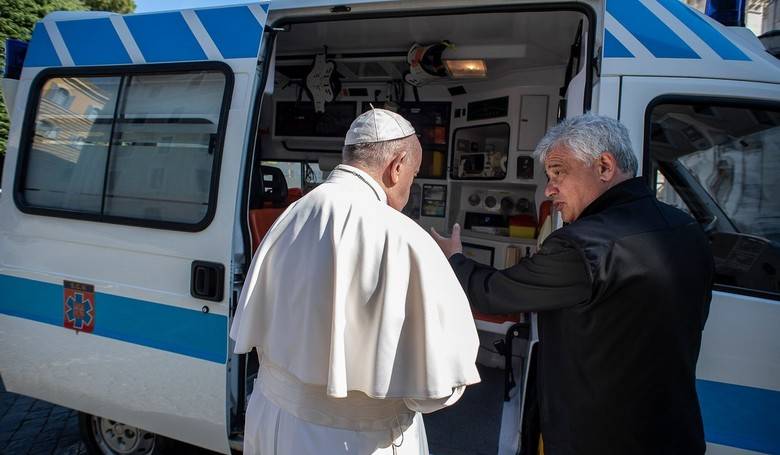 Svätý Otec venoval sanitku na pomoc bezdomovcom