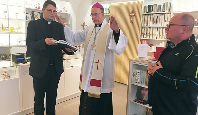 Biskup Marián Chovanec požehnal predajòu SSV v Banskej Bystrici