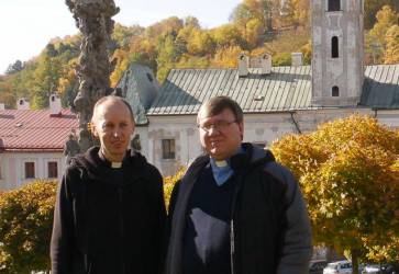 Farár Miroslav Kuric (vľavo) a kaplán Jozef Mikula prišli do farnosti v tom istom čase, v júli 2018. Snímka: Ján Lauko
