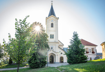 Kostol Nanebovzatia Panny Márie je centrom mariánskej úcty. Snímka: Erika Litváková