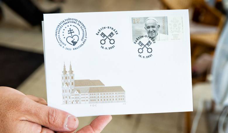 Návštevu pápeža na Slovensku bude pripomínať poštová známka