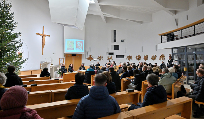 V��ia d�vka otvorenosti