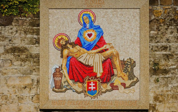 Vo Vatikáne odhalili mozaiku Sedembolestnej Panny Márie Vo Vatikáne odhalili mozaiku Sedembolestnej Panny Márie