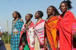 Masajské ženy nám dali masajské mená a zahrnuli nás svojimi farebnými korálikmi. Snímka: Zuzana Hallová