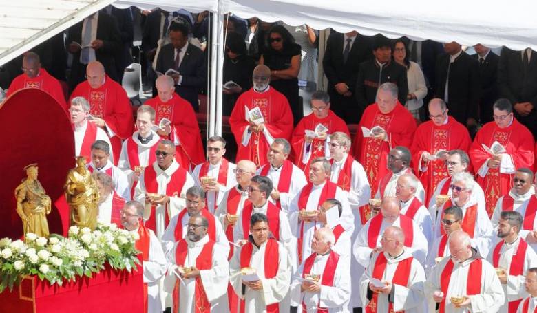 Noví arcibiskupi metropoliti prijali páliá