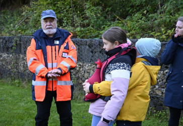 Prvou pomocou ich sprevdzal lekr Viliam Dobi a jeho kolegovia z banskobystrickho ervenho kra. Snmka: Erika Litvkov