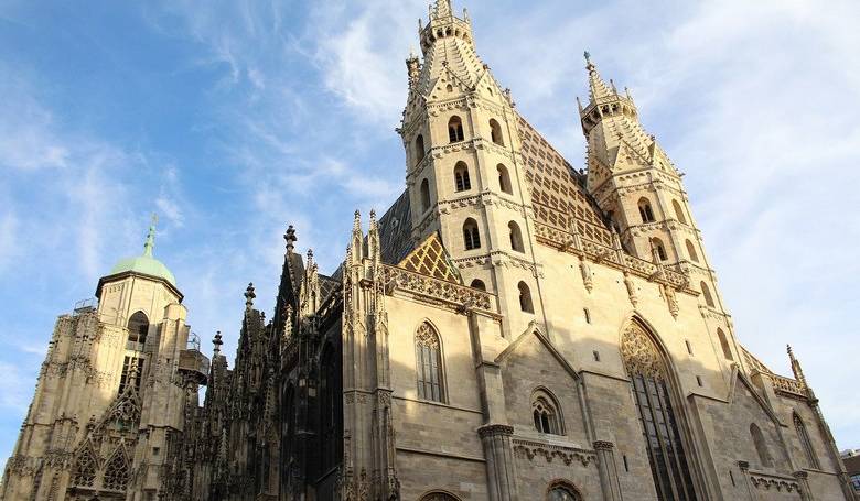 Pozn�vame diec�zy na�ich susedov: Viedensk� arcidiec�za