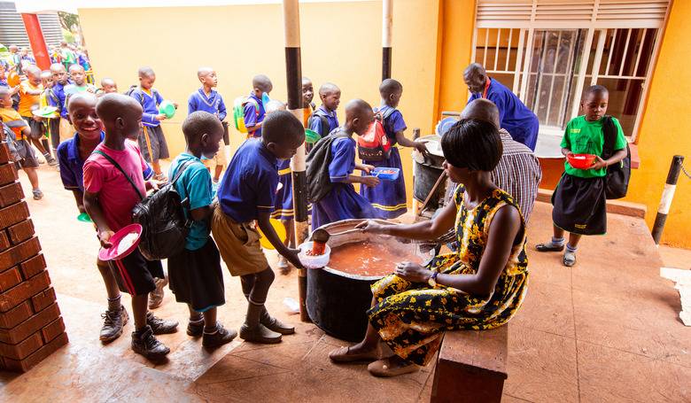 Deti v Ugande snívajú, bojujú a modlia sa