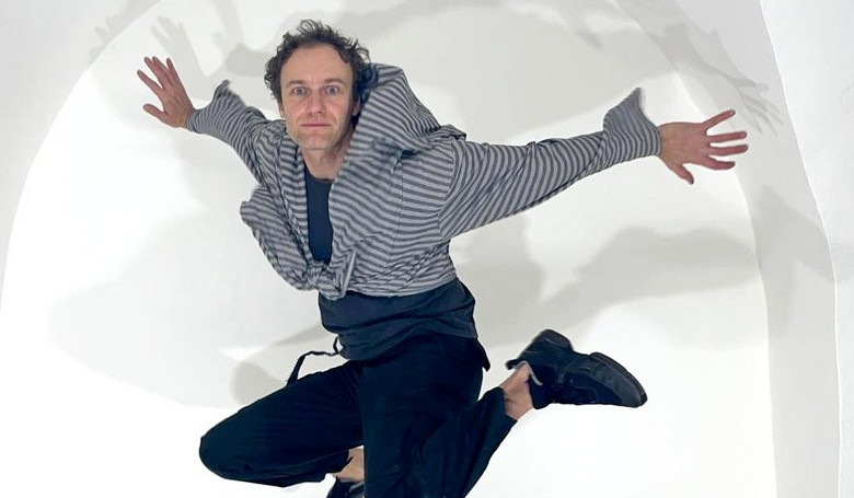 Aj my sme ved�aj�ie postavy ve�k�ho pr�behu