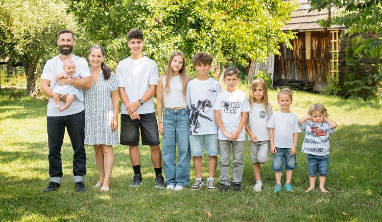 Skladal som masky r�znych prevzat�ch rol�