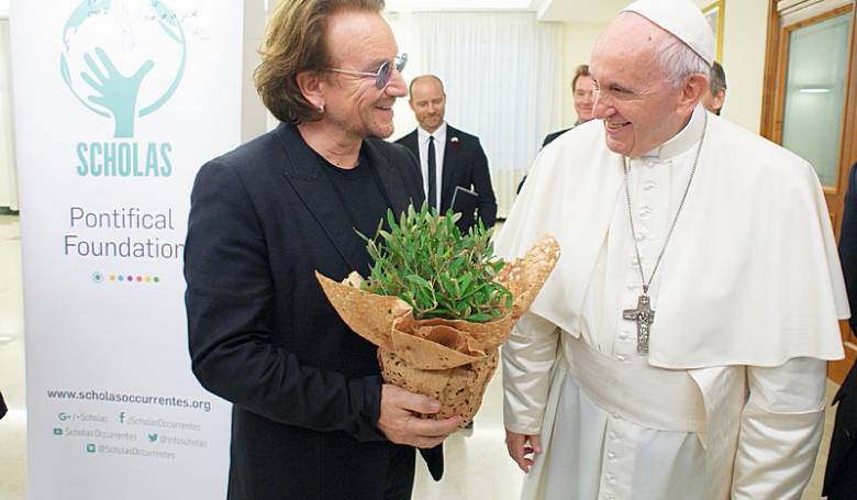 Bono Vox sa stretol s pápežom