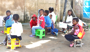 Tehlička na pomoc deťom v Angole