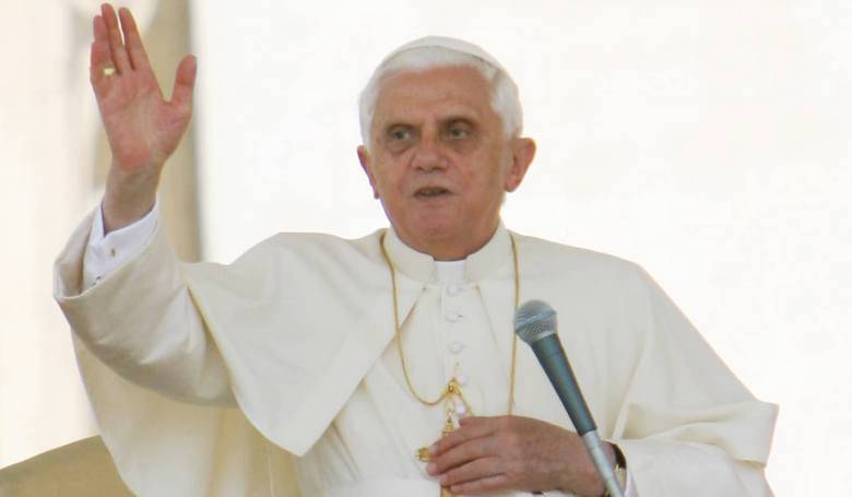 Celý svet sleduje pohreb Benedikta XVI.