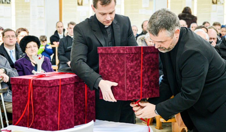 Do Ríma idú tisíce strán, kilá spisov Do Ríma idú tisíce strán, kilá spisov