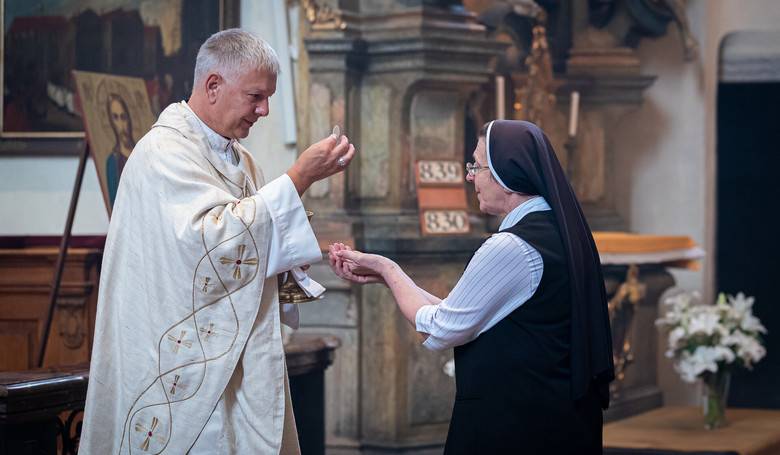 Ako pristupova k svtmu prijmaniu