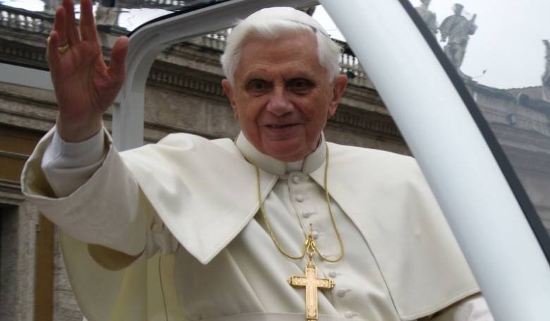 Zomrel Benedikt XVI.