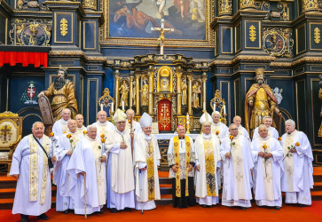 Arcibiskup Ján Orosch, biskup Tomáš Galis a ich spolužiaci zo seminára oslávili v Trnave svoje zlaté kňazské jubileum. Snímka: Júlia Kubicová, Arcibiskupský Úrad v Trnave