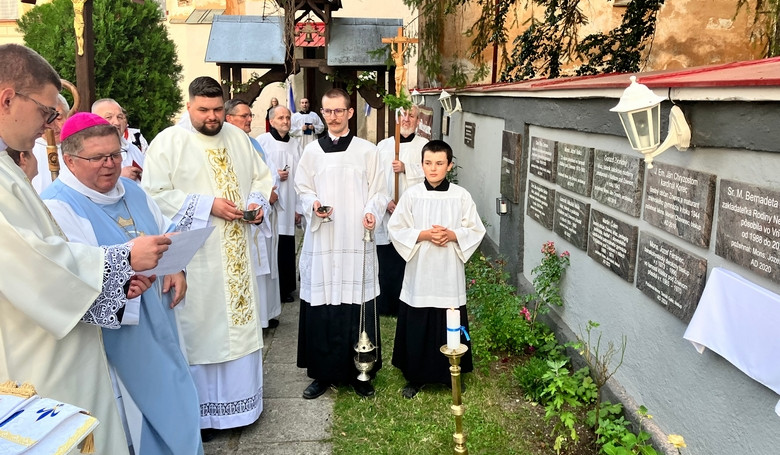 Pred zrakmi ptnikov odhalili pamtn tabuu