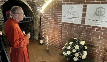 Kardinál Parolin sa pomodlil pri hrobe kardinála Tomka