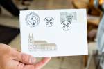 Slovenská pošta vydala pri príležitosti návštevy pápeža Františka na Slovensku špeciálnu poštovú známku. Snímka: Erika Litváková