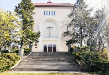 Kostol Panny Márie Snežnej v Bratislave práve prechádza obnovou. 