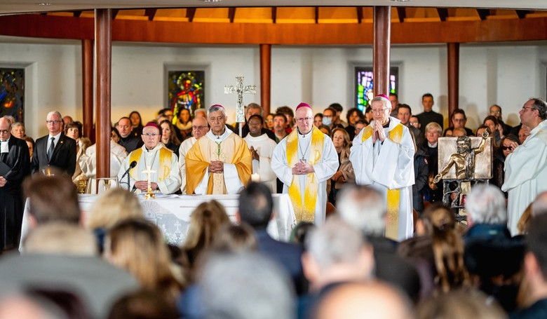 Solidarita a modlitby po ničivom požiari Solidarita a modlitby po ničivom požiari