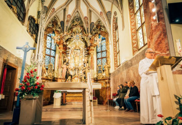 Modlitbu ruenca viedol tajomnk SSV Daniel Dian. Snmka: Ema Gejdo Lanariov