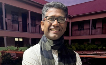 Šťastný predstavený a jeho radostní zverenci Šťastný predstavený a jeho radostní zverenci