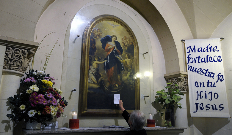 Autorstvo pôvodného obrazu Panna Mária rozväzujúca uzly sa pripisuje maliarovi Johannovi Schmidtnerovi. Snímka je z Kostola San José del Talar v Buenos Aires.Snímka: profimedia.sk