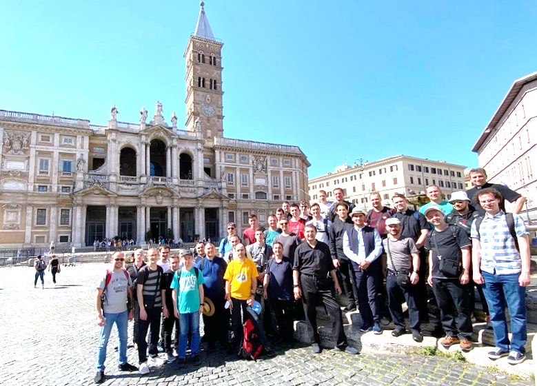 Požehnaný čas strávili košickí seminaristi aj pri Bazilike Santa Maria Maggiore. Snímka: archív košických seminaristov