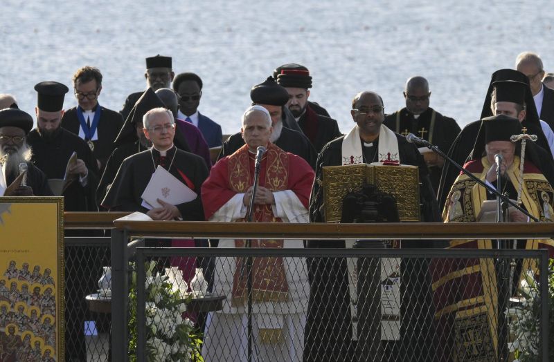 Modlitba v Izniku. Snímka: profimedia.sk